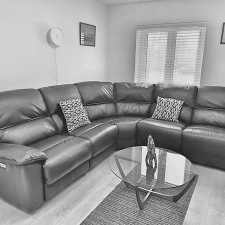 2 Bed City Centre Apt, Free Parking - Albert Clock, Customs House Belfast Luaran gambar